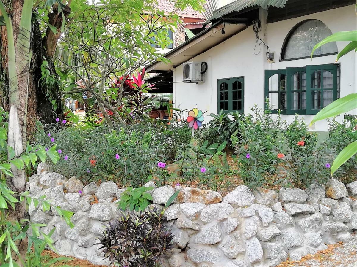Sabandy House B&B Padang Mat Sirat Экстерьер фото