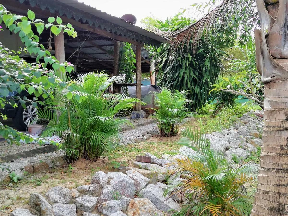 Sabandy House B&B Padang Mat Sirat Экстерьер фото